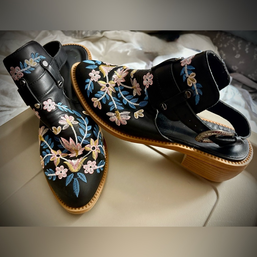 Embroidered Black Leather Women's Shoes